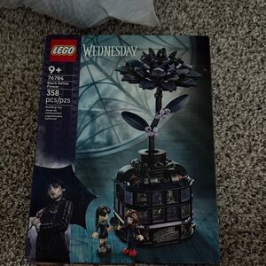 LEGO Wednesday Black Dahlia Set - Black and Purple